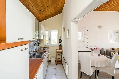 Indy's Beach Apartments -Two Bedroom Apartmen...
