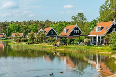 Villa aan het water met dakterras voor 6...