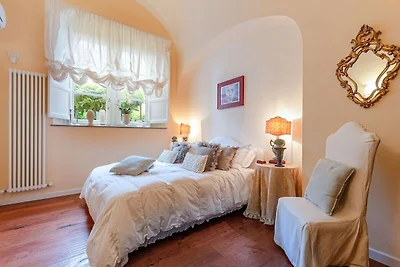 Ampio appartamento con giardino privato