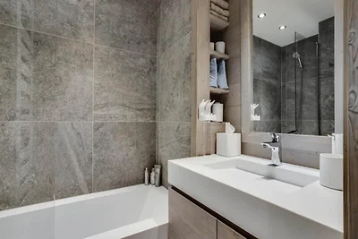 Komplett renovierte Wohnung am Fuße der...