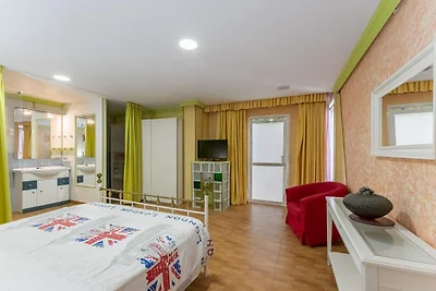 Appartamento con piscina e giardino...