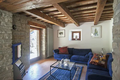 Elegante villa in pietra con piscina