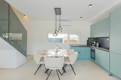 Villa Pomalo - Three Bedroom Villa with Outdo...
