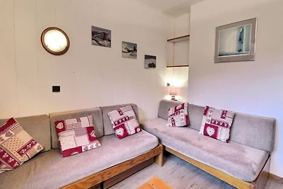 AUF DER PISTE, IN DER NÄHE VON GESCHÄFTEN, WI...