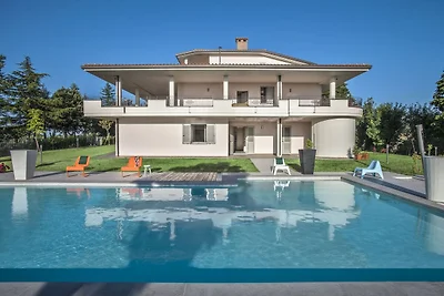 Lussuosa villa a Tavullia con piscina privata