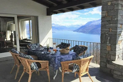 Ferienhaus in Brissago mit Schwimmbecken