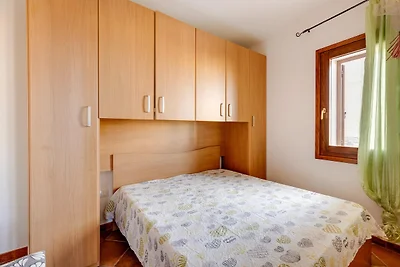 Con espacio exterior privado y aparcamiento.