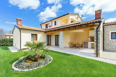 Villa in Kma?i?i mit privatem Pool