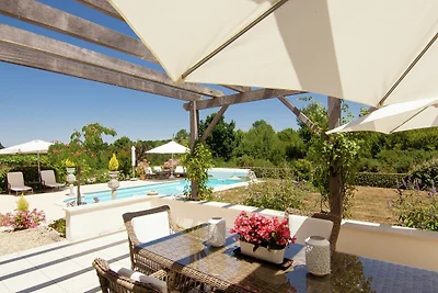 Villa di classe a Ecuras Rouzède con giardino