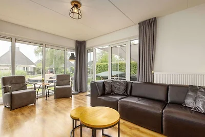 Confortevole bungalow con microonde, in mezzo...