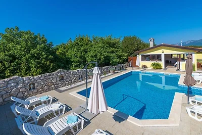 Apartamento vacacional en Labin con piscina.
