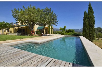 Beautiful country house with pool and views o...