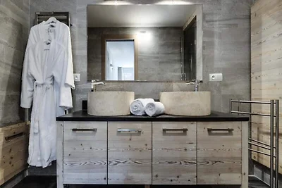 Komplett renovierte Wohnung am Fuße der Skipi...