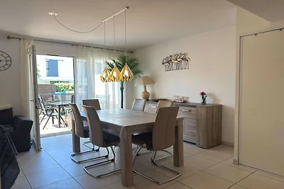 Moderne Villa mit Garten in Strandnähe