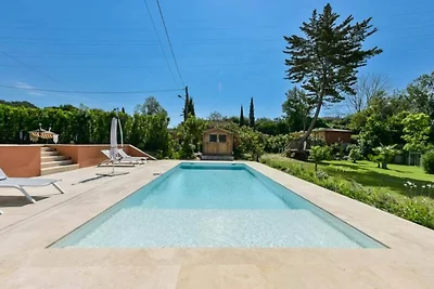 Villa in Mougins mit Pool und Baumhaus
