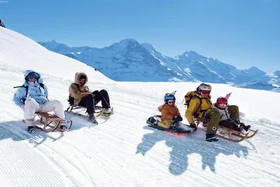 Gletscherblicke und Skipisten