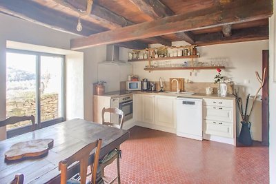 Charming holiday home in Nouvelle-Aquitaine w...