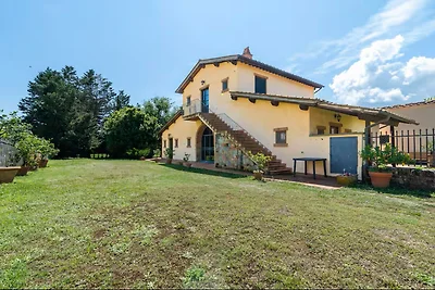 Appartamento a Laterina con giardino