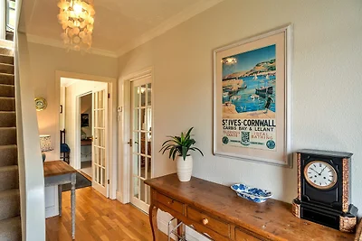 Stunning Waterfront Retreat with Hot Tub, No...