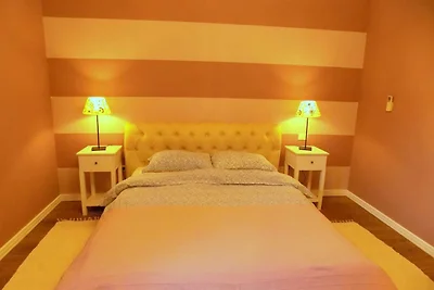 Villa con piscina e giardino recintato