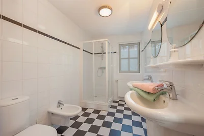 Freistehendes Ferienhaus, Geschirrspüler, 2 k...