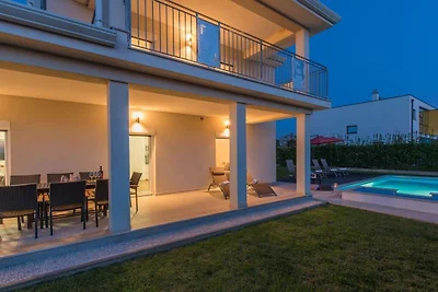 Villa in Dracevac mit Schwimmbecken