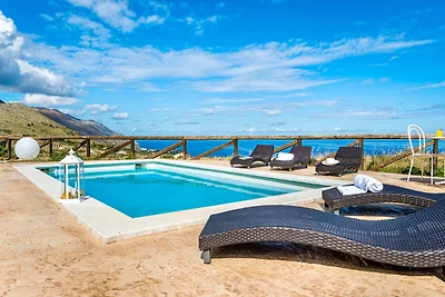 Elegante villa con piscina privata e vista...