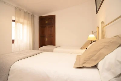 Haus in Buger mit Pool und Bergblick