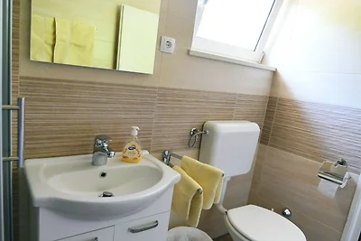 Scenic Retreat Rooms and Family Apartments - ...