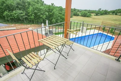 Villa in Tinjan mit Barbecue und Wifi