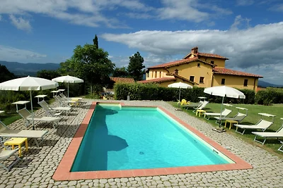 Moderna casa vacanze con piscina