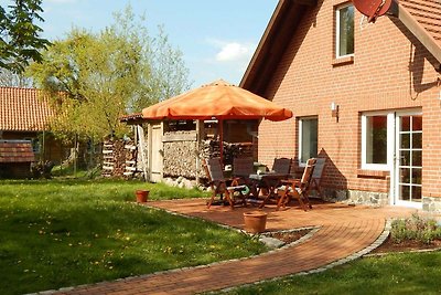 Moderno cottage vicino al lago a Neu Poserin