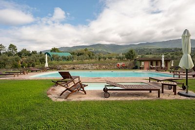 Altes Dorf mit Schwimmbad