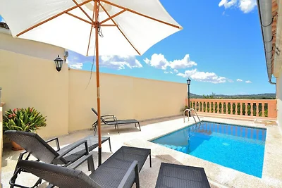 Haus in Buger mit Pool und Bergblick