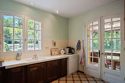 Herrliche Villa mit privatem Garten in...