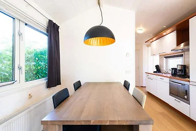 Strandhaus mit Parkplatz