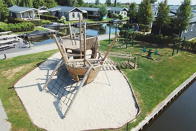 Chalet con due bagni e uno sloop, a Giethoorn