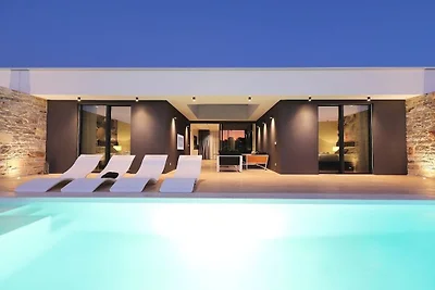 Villa in Kraj, Tkon mit Schwimmbecken