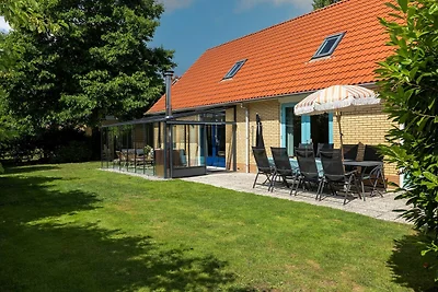 Villa in Andijk mit sonnigem Garten