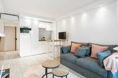 Gerenoveerd appartement met parkeerplaats en ...