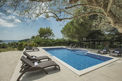 Pittoresca casa vacanze a Banjole con piscina