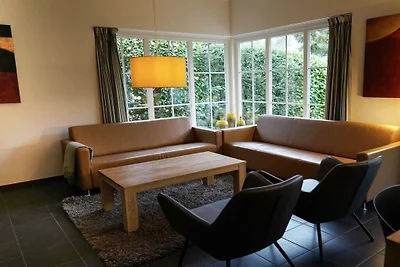Villa in Beekbergen mit Terrasse