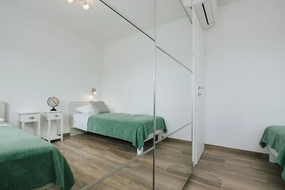 Spacious Luxury Trogir Apartments - Comfort T...