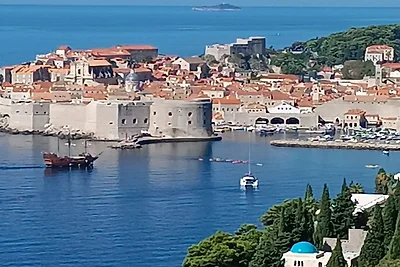 Charming Apartment with Terrace and Old Town ...