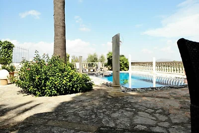 Villa in Muro met zwembad en uitzicht op het...