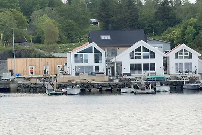 6 Persone case ad Huglo