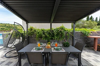 Apartment mit Pool in Strandnähe in Zaboric