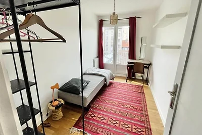 Am geräumigen SNCF-Bahnhof Faffa T5