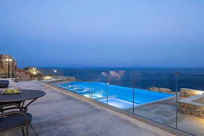Seafront luxury villa,infinity pool & devine...