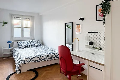 Camera accogliente in un accogliente appartam...